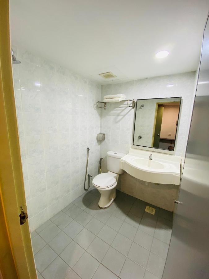Ta Hotel Куала Лумпур Екстериор снимка