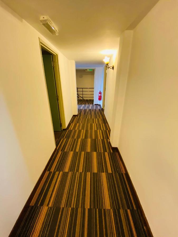 Ta Hotel Куала Лумпур Екстериор снимка