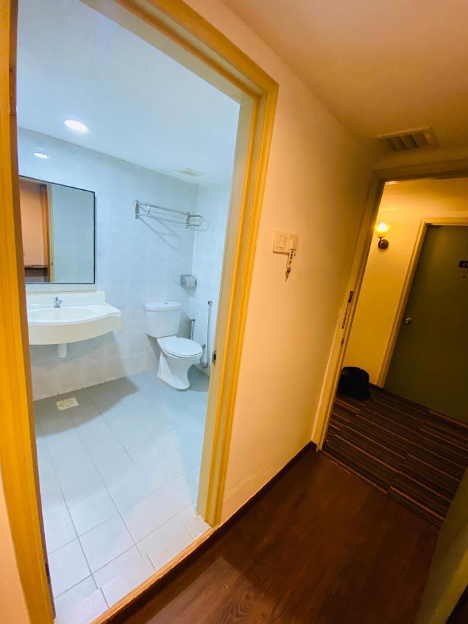 Ta Hotel Куала Лумпур Екстериор снимка