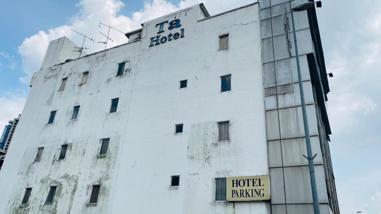 Ta Hotel Куала Лумпур Екстериор снимка